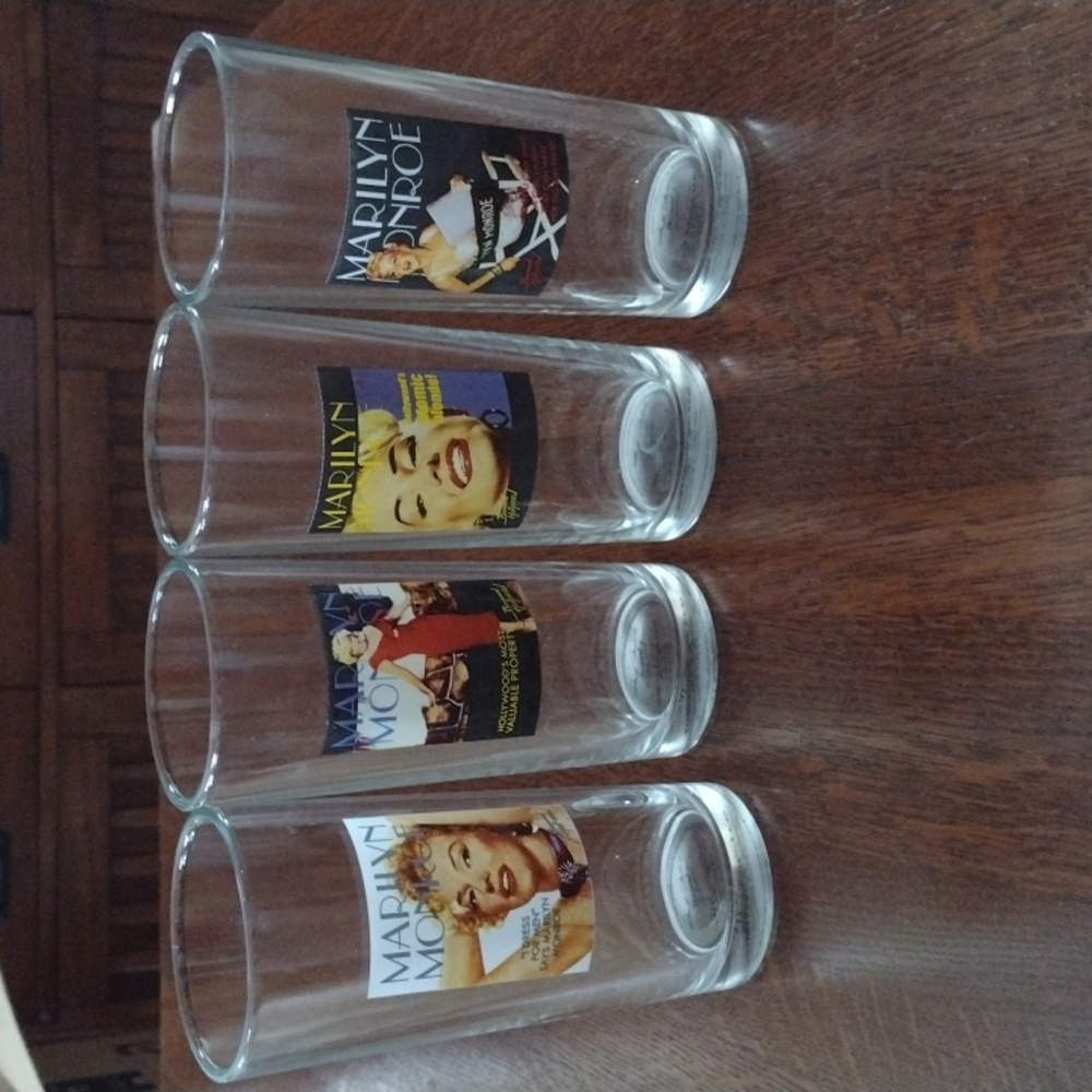 Marilyn Monroe Benard of Hollywood Collectable Headline Beverage Glasses